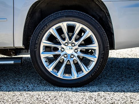 Used 2019 Chevrolet Suburban Premier w/ Premier Plus Edition AWD/4WD image 14