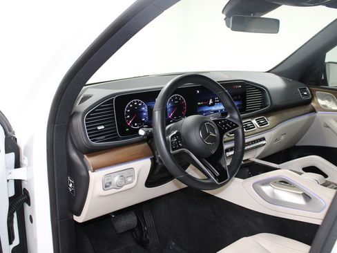 Used 2025 Mercedes-Benz GLS 450 4MATIC image 21