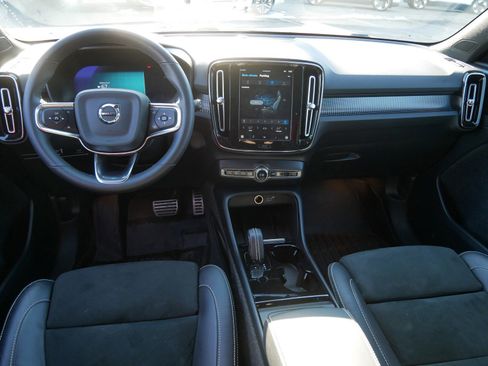 Certified 2022 Volvo XC40 P8 Recharge Ultimate image 13