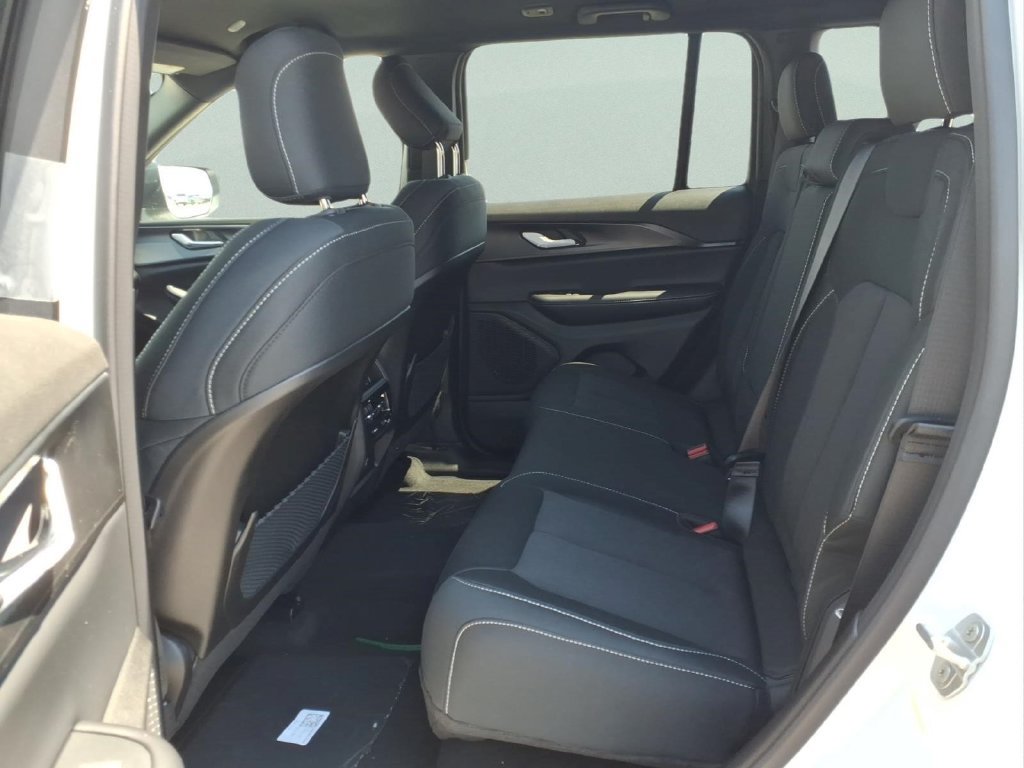 New 2026 Jeep Grand Cherokee Laredo AWD/4WD image 10