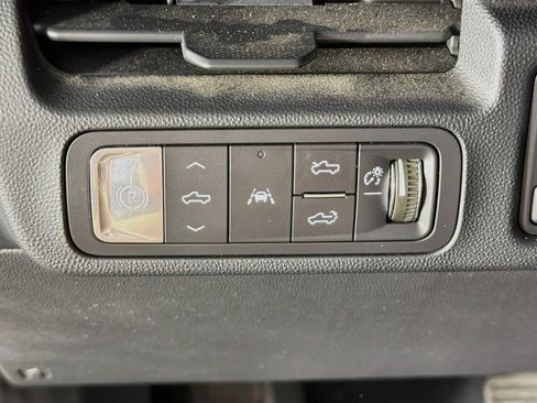 Used 2025 GMC Sierra EV Denali AWD/4WD image 10