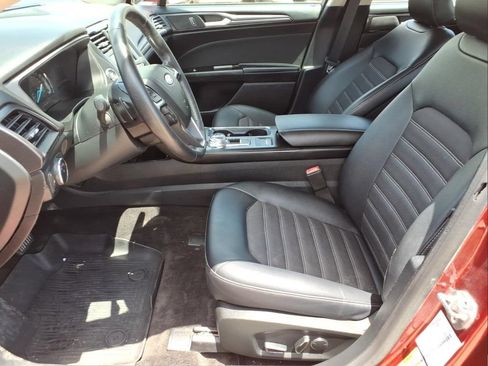 Used 2018 Ford Fusion SE w/ Equipment Group 201A FWD image 14