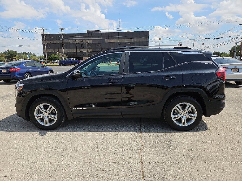 Used 2023 GMC Terrain SLE w/ Driver Convenience Package FWD image 3