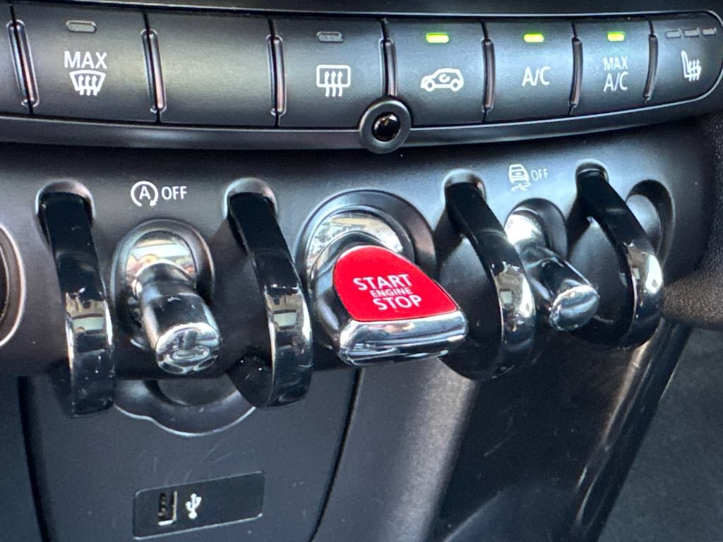 Used 2023 MINI Cooper 2-Door Hardtop FWD image 31