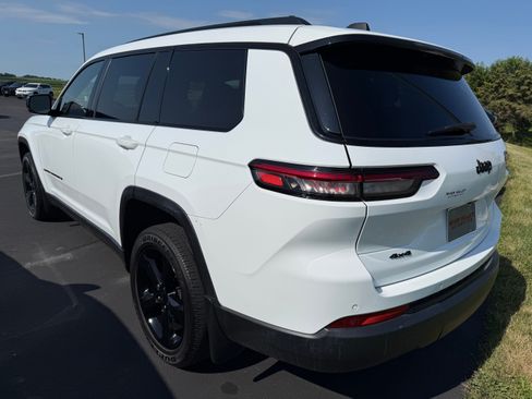 Used 2023 Jeep Grand Cherokee L Laredo AWD/4WD image 4