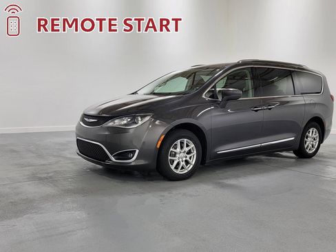 Used 2020 Chrysler Pacifica Touring-L image 4