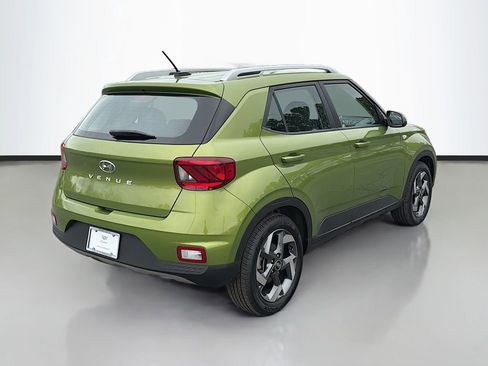 Used 2023 Hyundai Venue SEL image 5