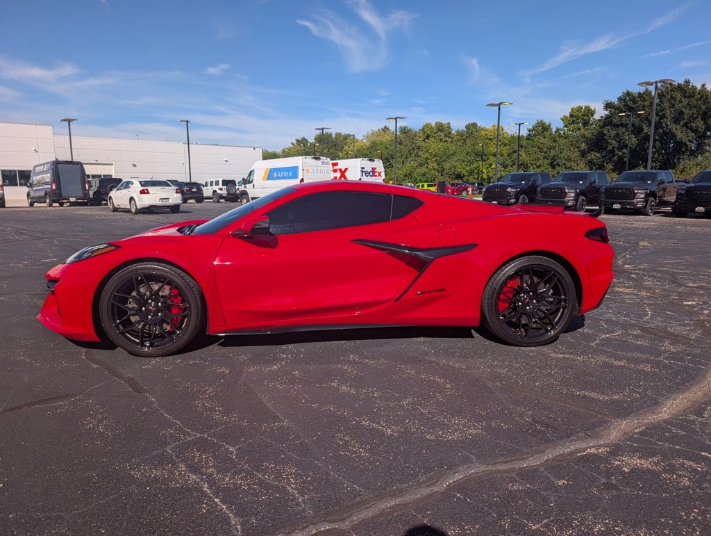 Used 2025 Chevrolet Corvette Z06 RWD image 3