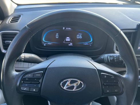 Used 2023 Hyundai Venue SEL FWD image 11