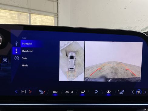 Used 2025 Chevrolet Equinox EV LT w/ Convenience Package image 24