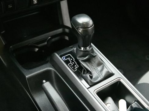 Used 2020 Toyota Tacoma TRD Sport AWD/4WD image 22