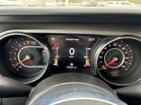 Used 2020 Jeep Wrangler Unlimited Sahara image 12