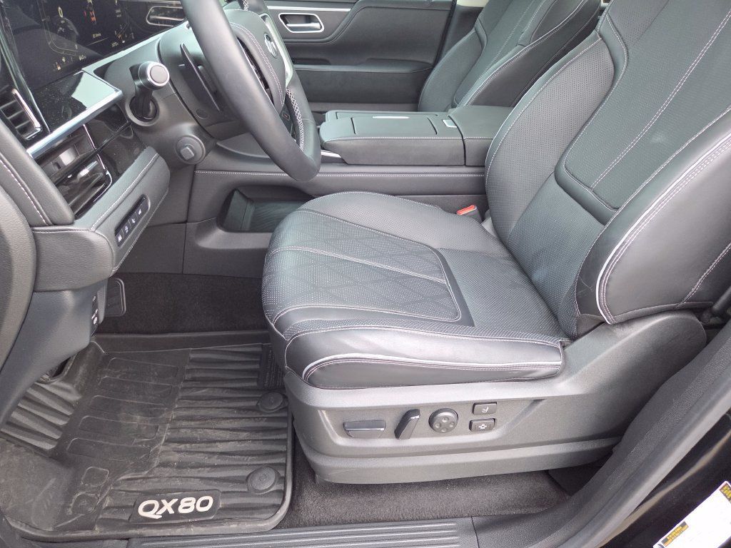 Used 2025 INFINITI QX80 Sensory AWD/4WD image 6