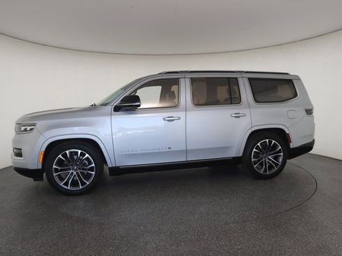 Used 2023 Jeep Grand Wagoneer Series III AWD/4WD image 5