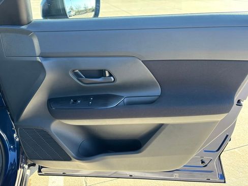 Used 2025 Nissan Kicks S image 18