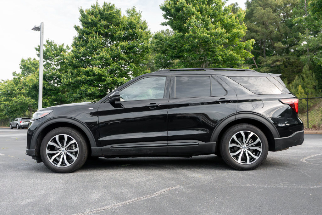 Used 2025 Ford Explorer ST-Line RWD image 6