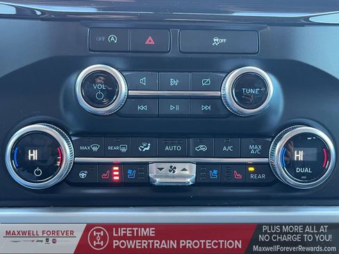 Used 2024 Ford Expedition XLT image 4