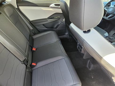 Used 2025 Volkswagen Taos SE image 21