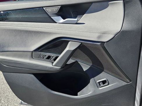 New 2026 Volkswagen Tiguan SE FWD image 28