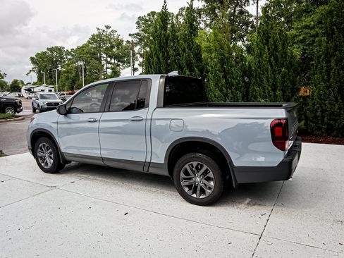 Used 2025 Honda Ridgeline Sport image 7