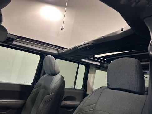 Used 2025 Jeep Wrangler Unlimited Sahara w/ Safety Group image 27