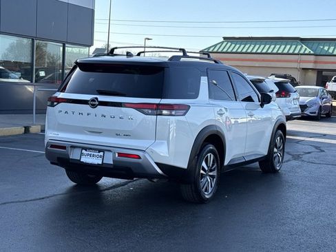 Certified 2024 Nissan Pathfinder SL image 3