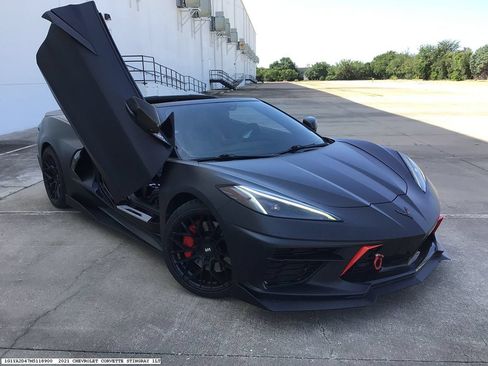 Used 2021 Chevrolet Corvette Stingray Coupe w/ Z51 Performance Package RWD image 4