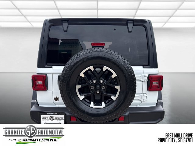 Used 2025 Jeep Wrangler Unlimited Rubicon AWD/4WD image 5
