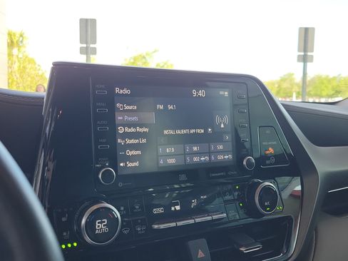 Used 2022 Toyota Highlander Limited image 24