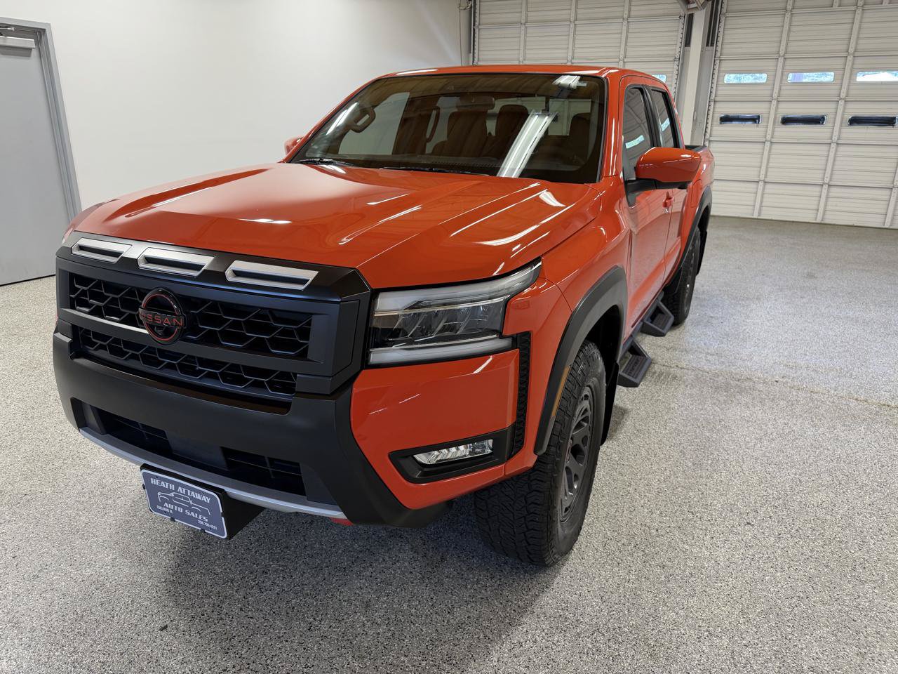 Used 2025 Nissan Frontier PRO-4X w/ Pro Convenience Package AWD/4WD image 2