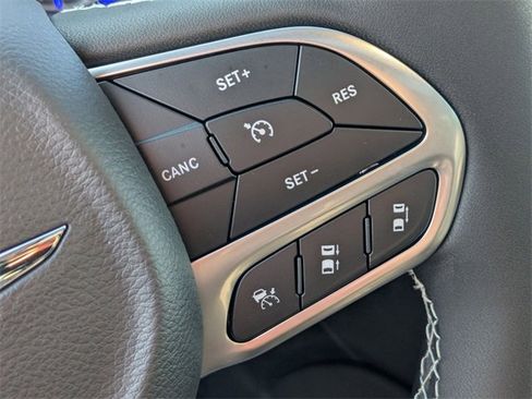 New 2026 Chrysler Pacifica Limited image 16