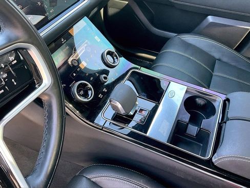 Used 2023 Land Rover Range Rover Velar R-Dynamic S image 15