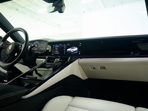 Used 2025 Porsche Panamera 4 image 14