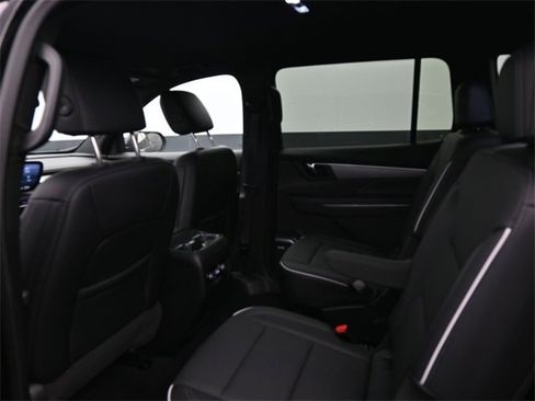 Used 2025 Buick Enclave Preferred image 16