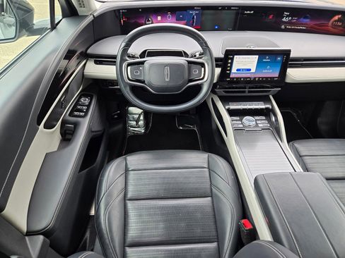 Used 2024 Lincoln Nautilus Reserve image 11