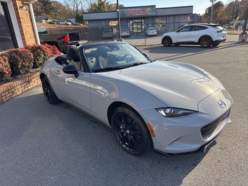 Used 2024 MAZDA MX-5 Miata Club image 8