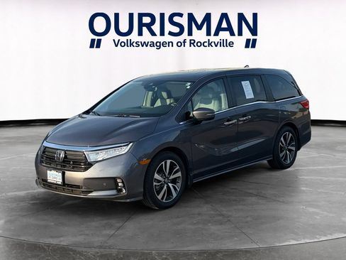 Used 2024 Honda Odyssey Touring image 2
