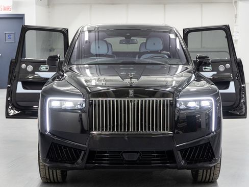 New 2026 Rolls-Royce Cullinan Black Badge image 8
