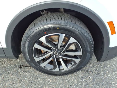 Certified 2022 Volkswagen Tiguan S image 9