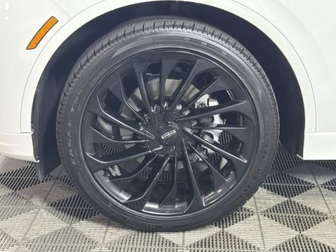 Certified 2025 Lincoln Aviator Reserve w/ Luxury Package RWD image 34