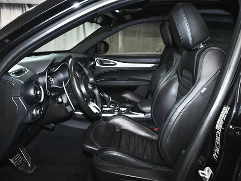 Used 2023 Alfa Romeo Stelvio Veloce image 48