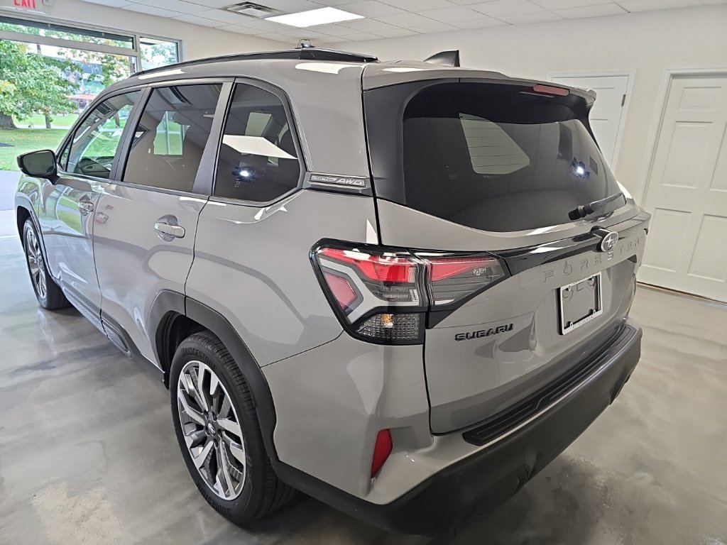 Used 2025 Subaru Forester Touring AWD/4WD image 5