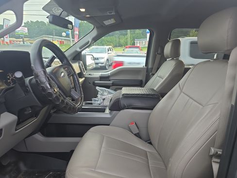 Used 2017 Ford F150 XLT w/ Equipment Group 302A Luxury AWD/4WD image 14