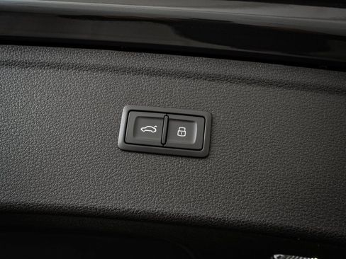 Used 2023 Audi Q5 2.0T Premium w/ Convenience Package image 18