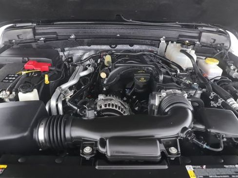 Used 2025 Jeep Wrangler Unlimited Rubicon AWD/4WD image 15