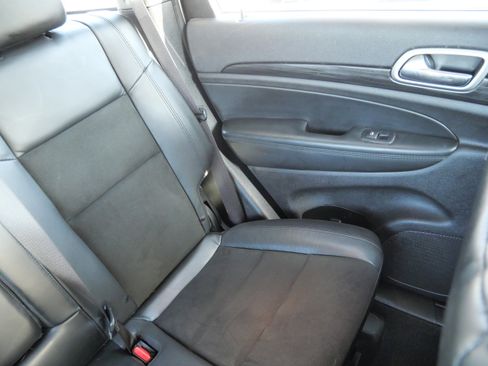 Used 2019 Jeep Grand Cherokee Altitude image 14