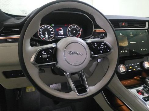 Used 2024 Jaguar F-PACE R-Dynamic S image 6