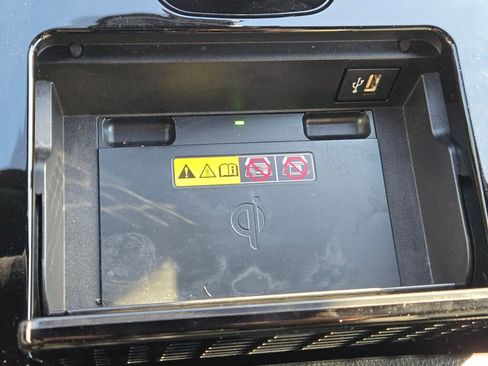 Used 2024 Subaru Solterra Limited image 28