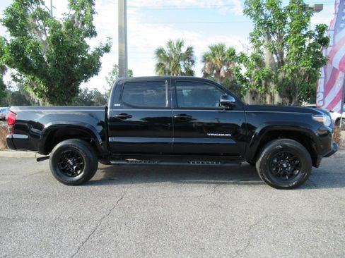 Used 2022 Toyota Tacoma SR5 w/ Technology Package RWD image 2
