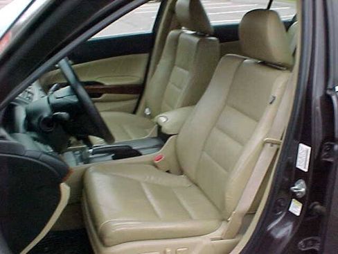 Used 2011 Honda Accord EX-L image 18